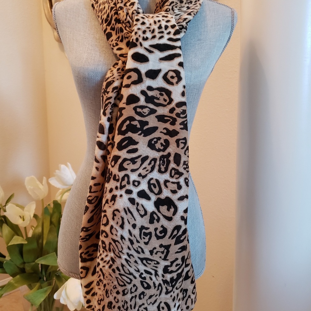 Lulla Collection - Animal print scarf